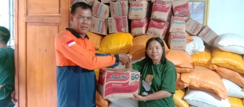 Perwakilan BPBD Kapuas Hulu dalam Rangka Penyerahan simbolis kepada masyarakat