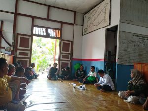 Tim KPH Kapuas Hulu Berkunjung ke Desa Riam tapang untuk sosialisasi tentang pembakaran hutan dan lahan serta sosialisai tentang berburu liar