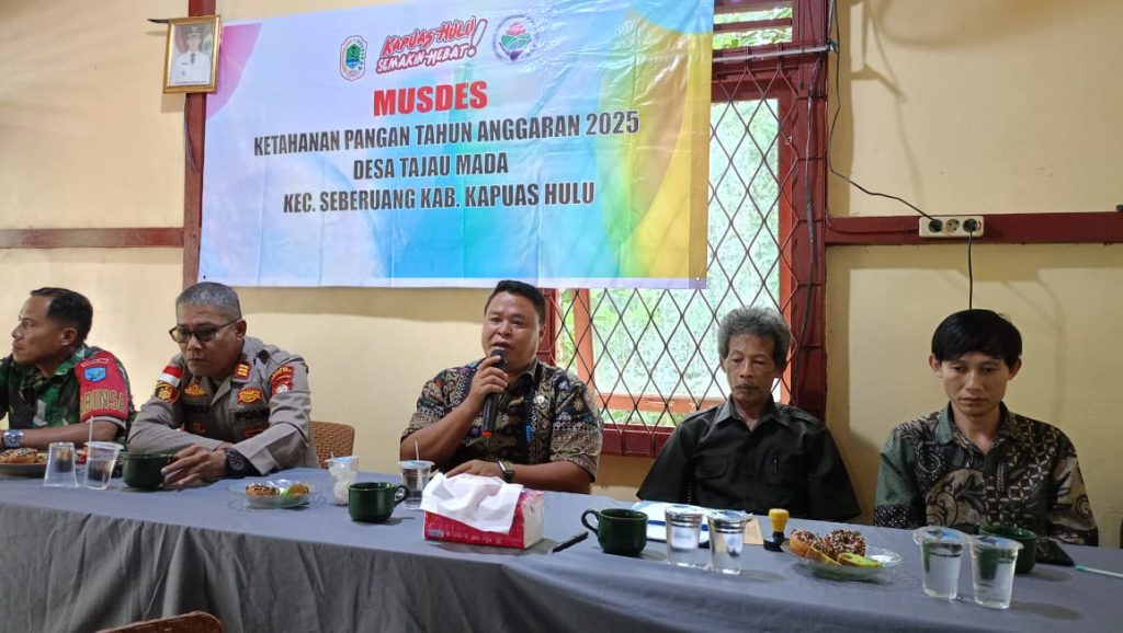sekcam menghadiri kegitan ketahanan pangan di desa tajau mada kecamatan seberuang