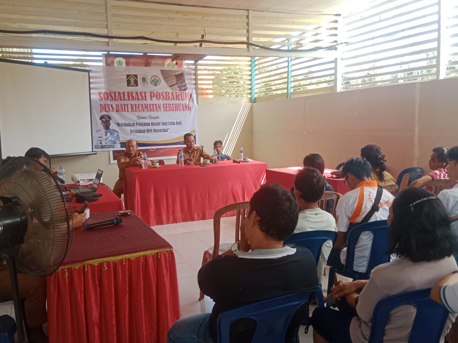 sosialisasi posbakum kecamatan seberuang